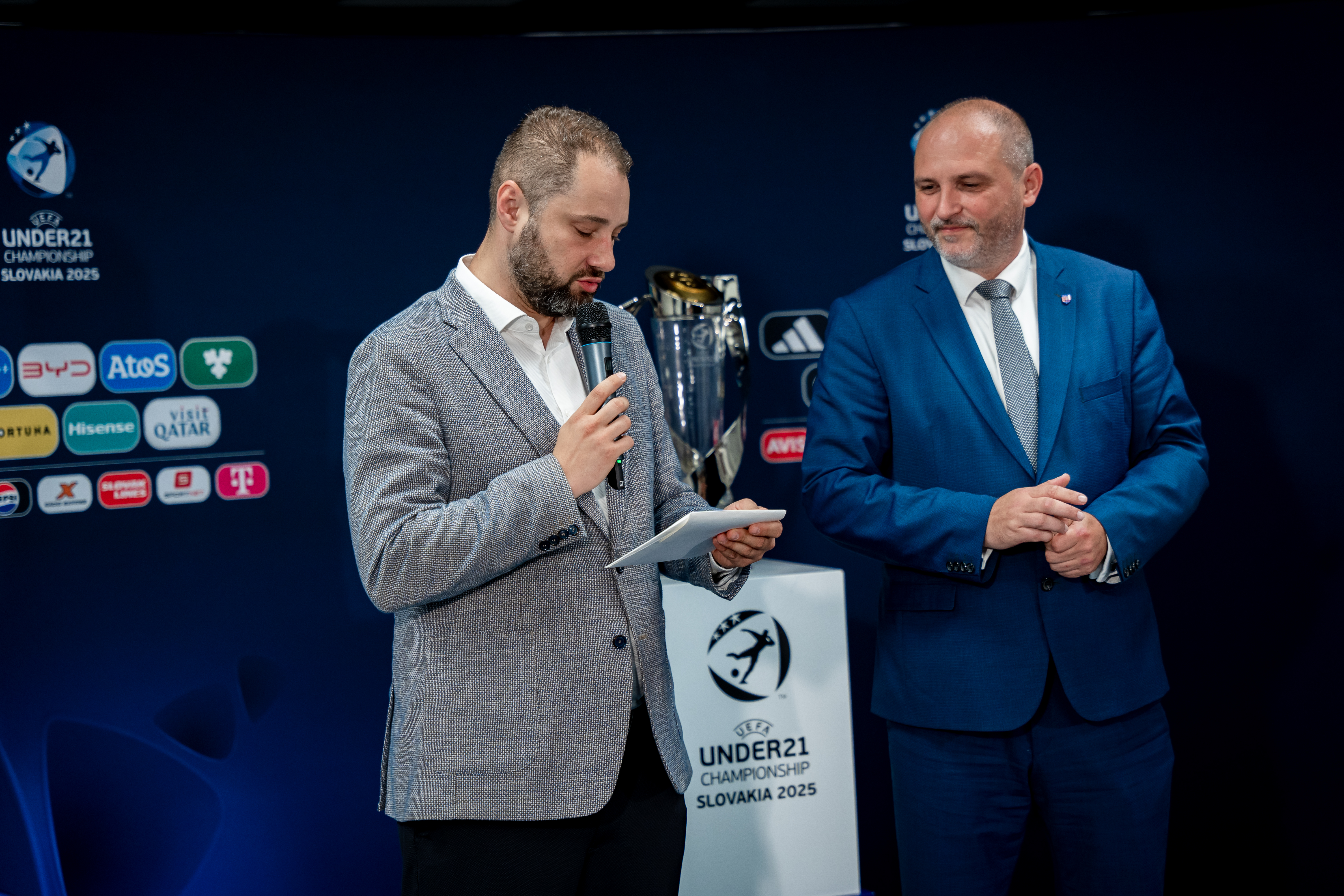 Tlacovy brifing - o pripravach sampionatu UEFA-27
